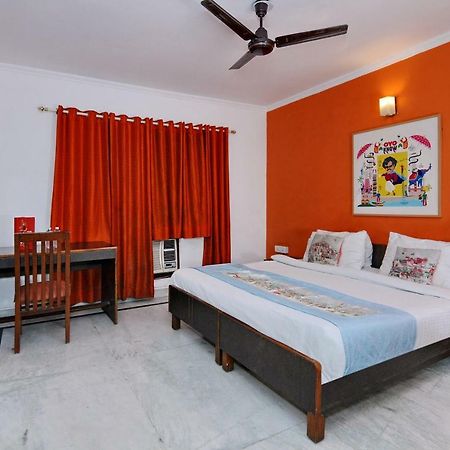 ניו דלהי Oyo Flagship 592 Hauz Khas Village מראה חיצוני תמונה