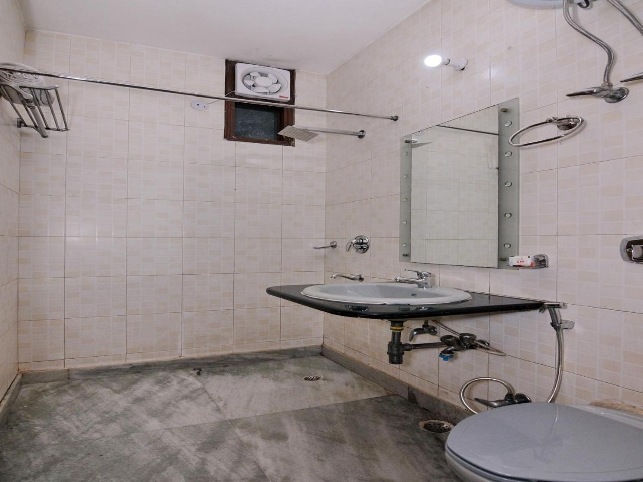 ניו דלהי Oyo Flagship 592 Hauz Khas Village מראה חיצוני תמונה